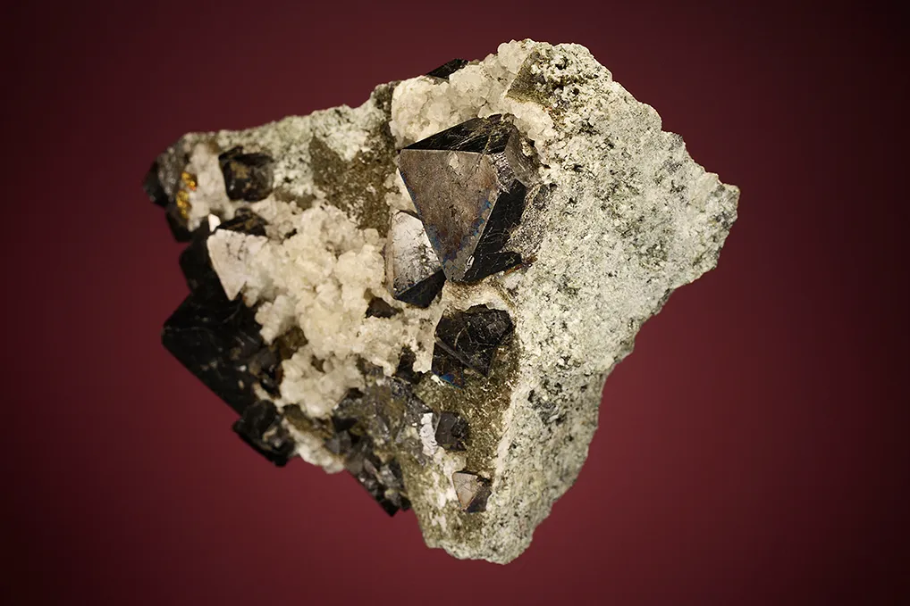 Magnetite with Calcite and Pyrite - image 4