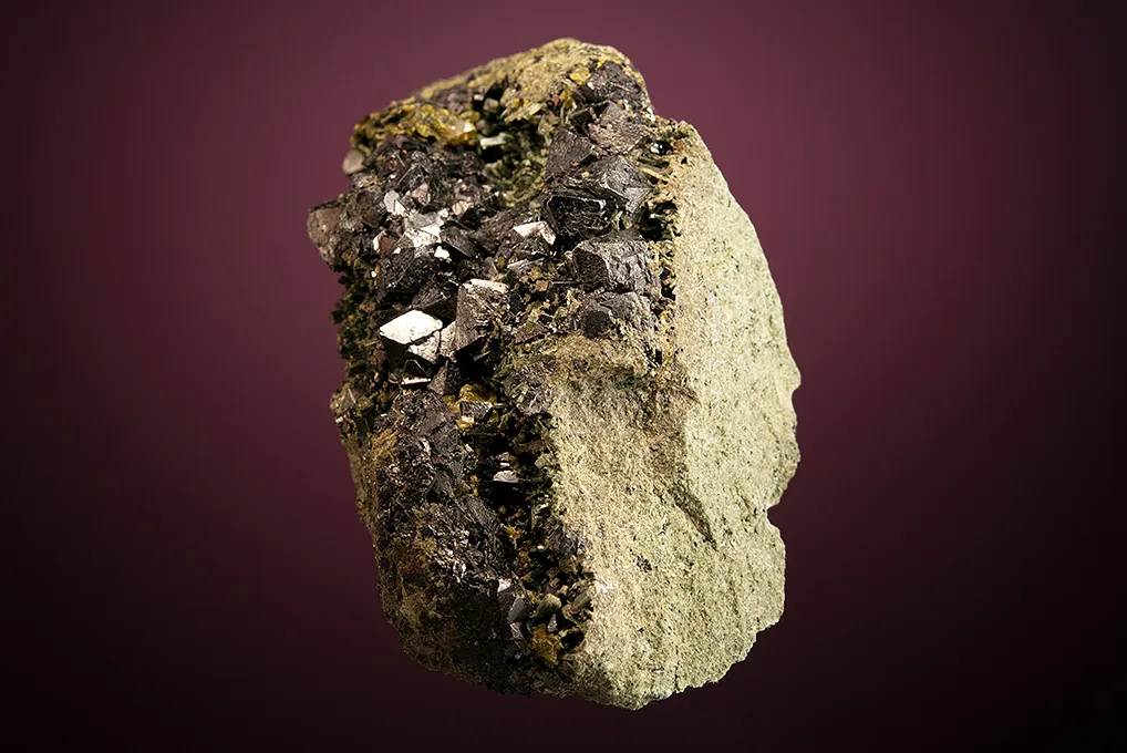 Magnetite with Diopside - image 4
