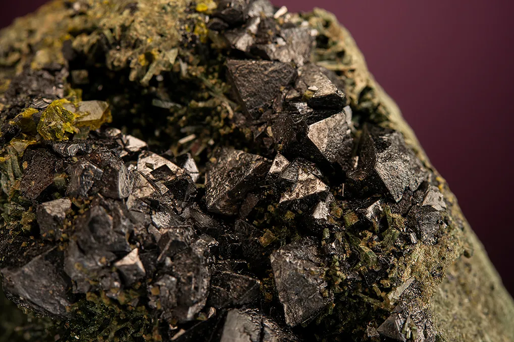 Magnetite with Diopside - image 2