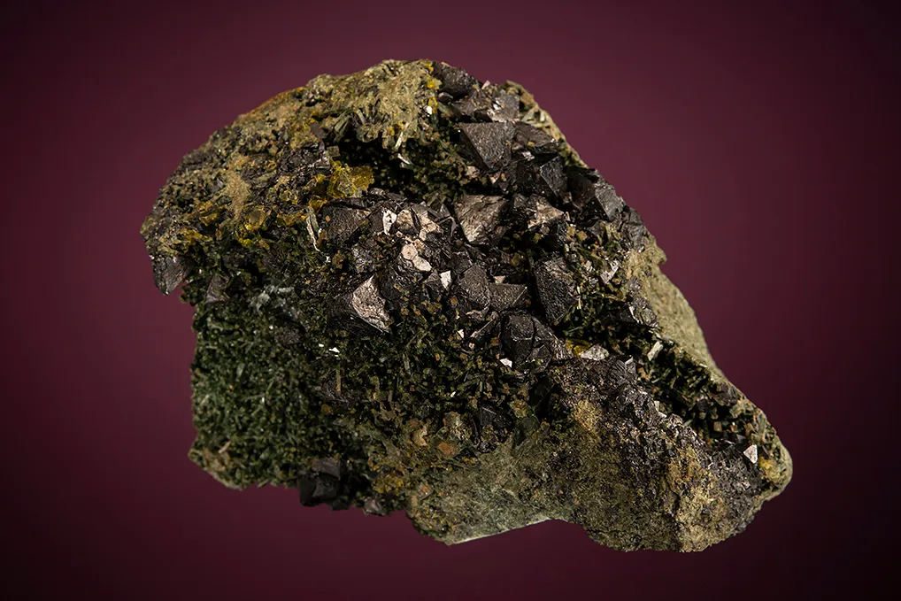 Magnetite with Diopside image