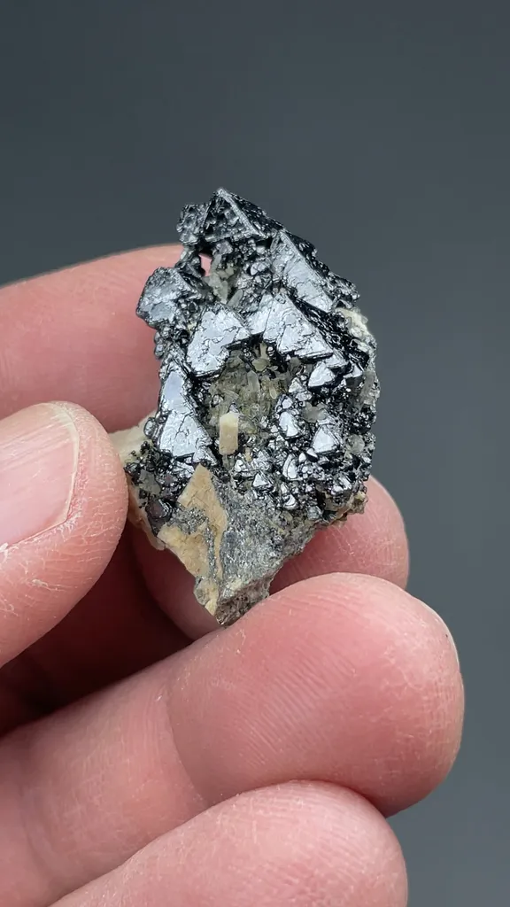 Magnetite with Feldspar, Quartz - image 2