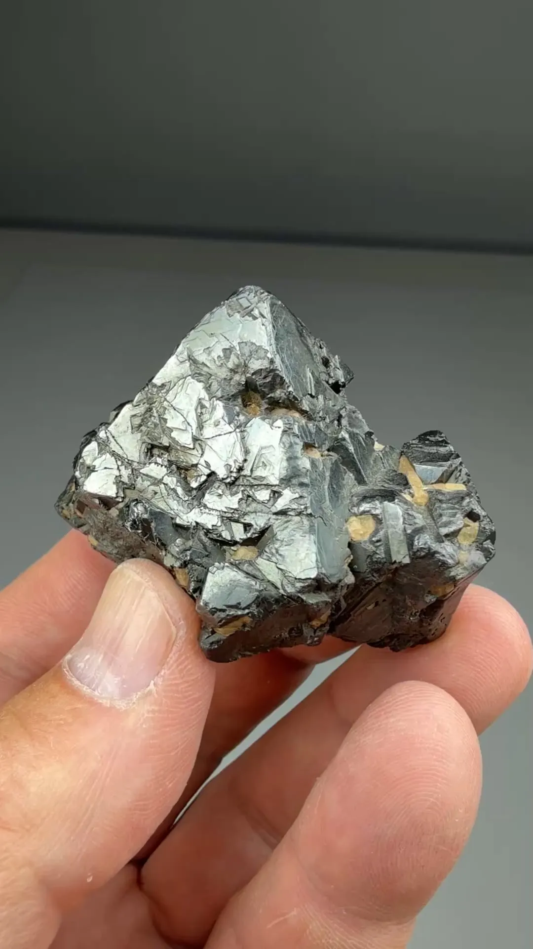 Magnetite with Fluorapatite (252) - image 2