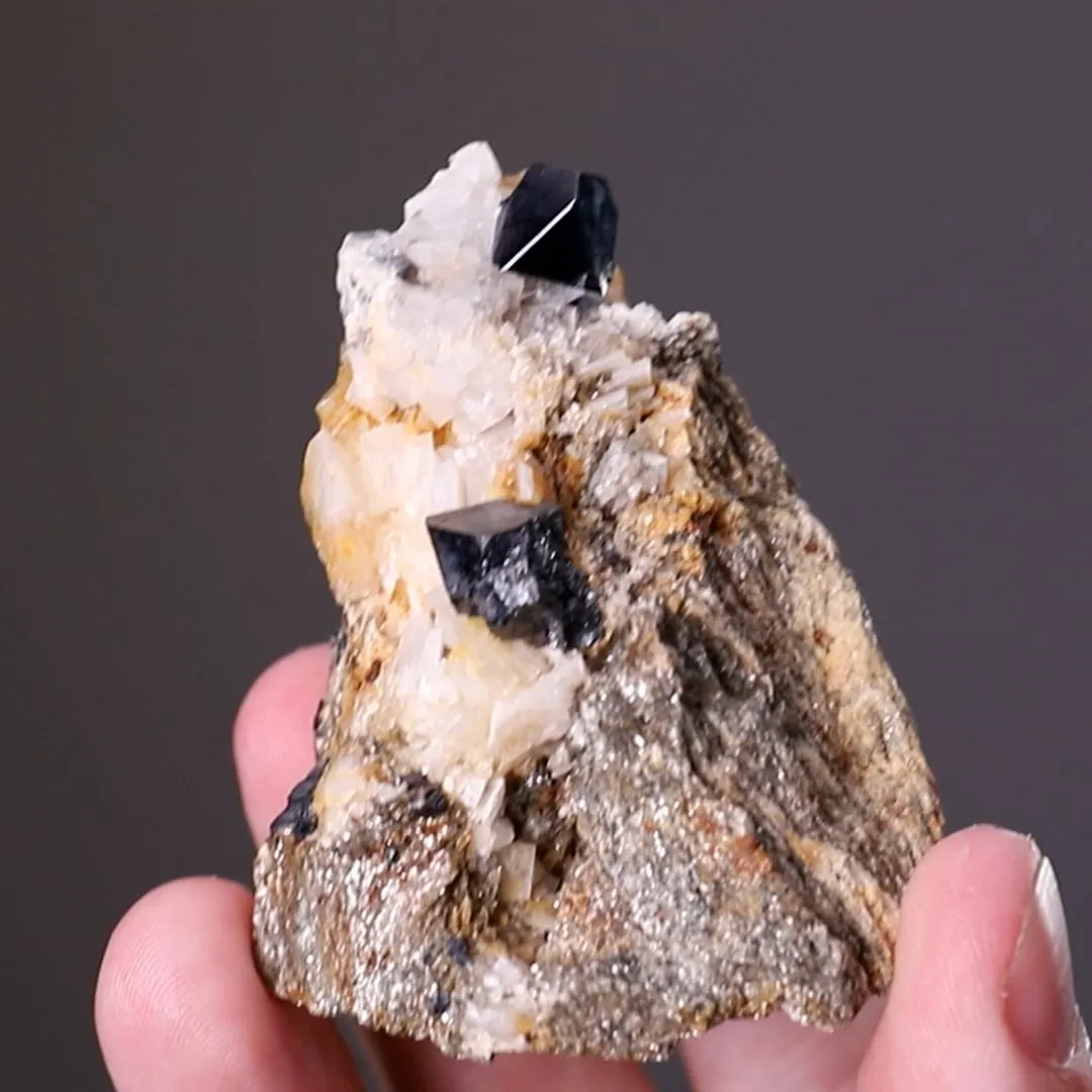 Magnetite with Rutile - image 2