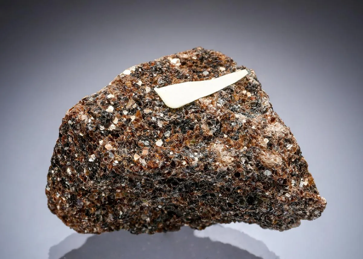 MAGNETOPLUMBITE - image 1