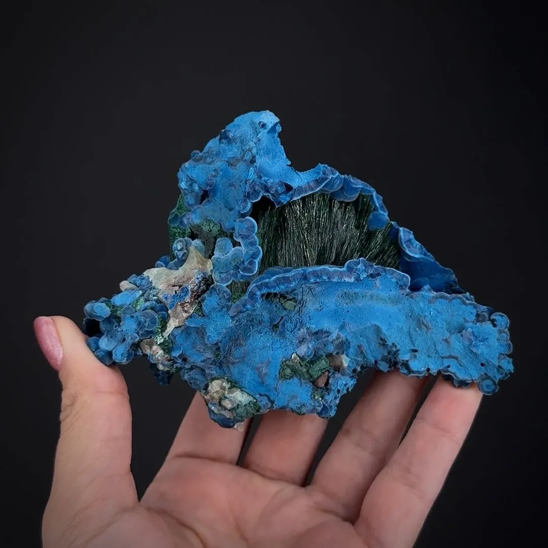 Malachite in Shattuckite pocket - image 1
