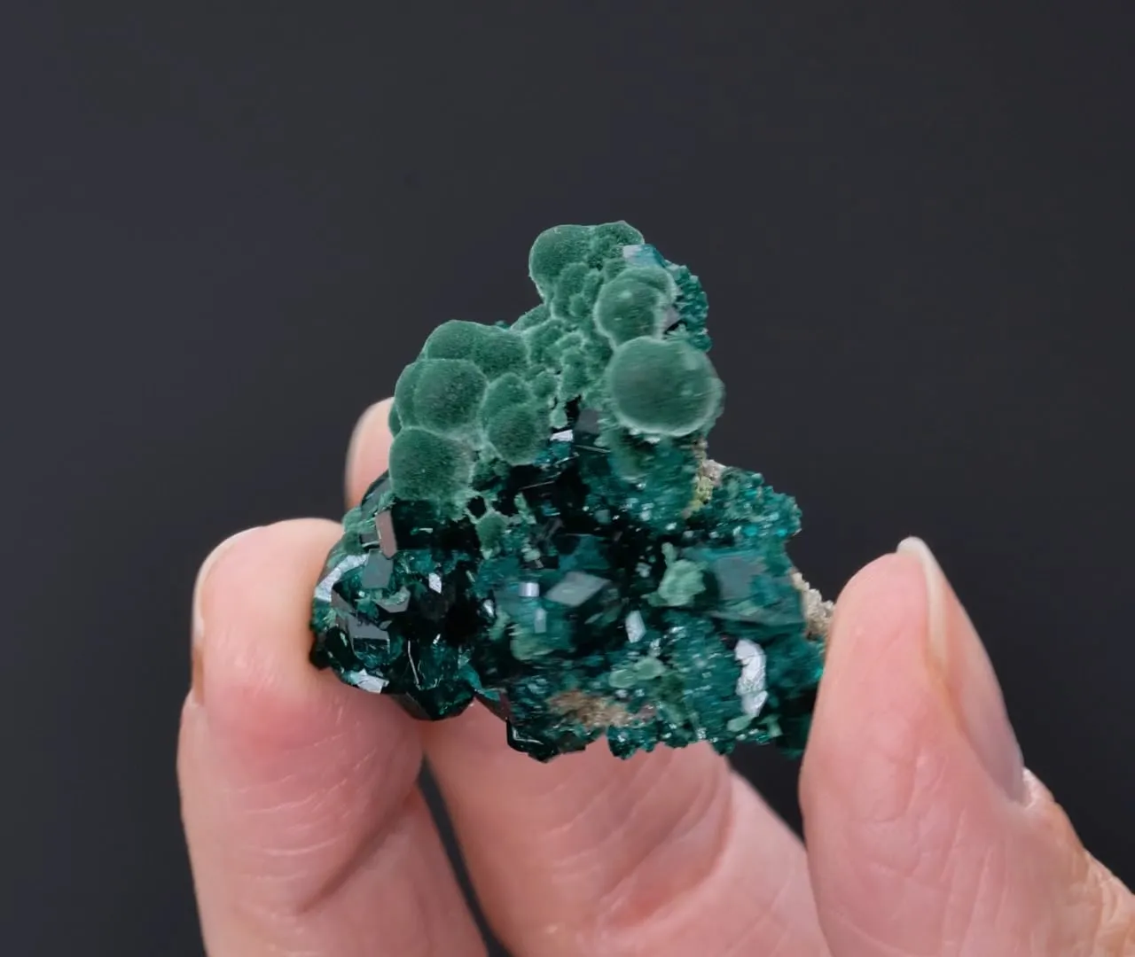 Malachite on Dioptase - image 2