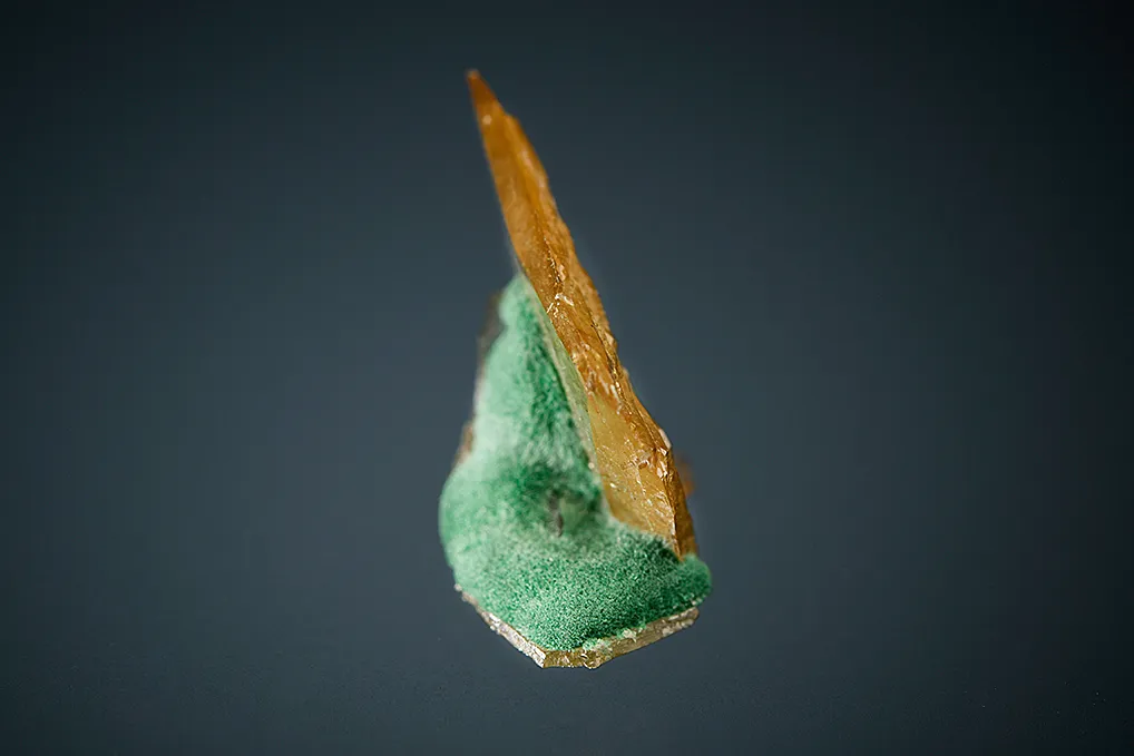 Malachite on Wulfenite - image 2