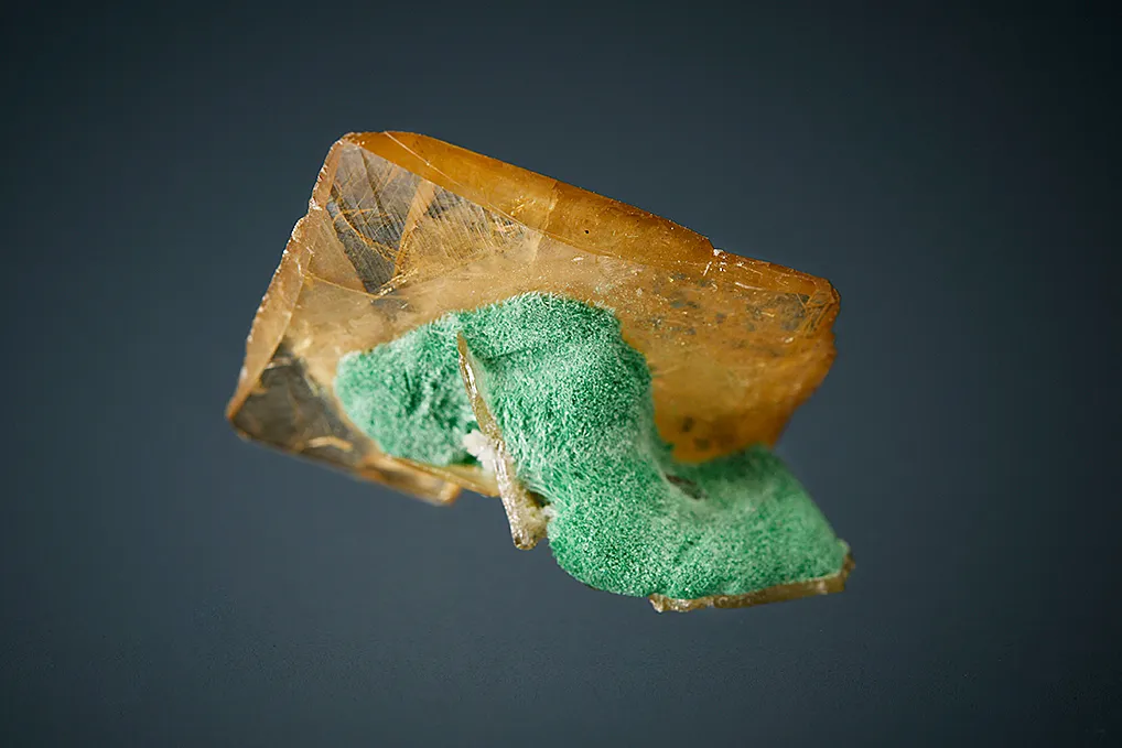 Malachite on Wulfenite - image 3