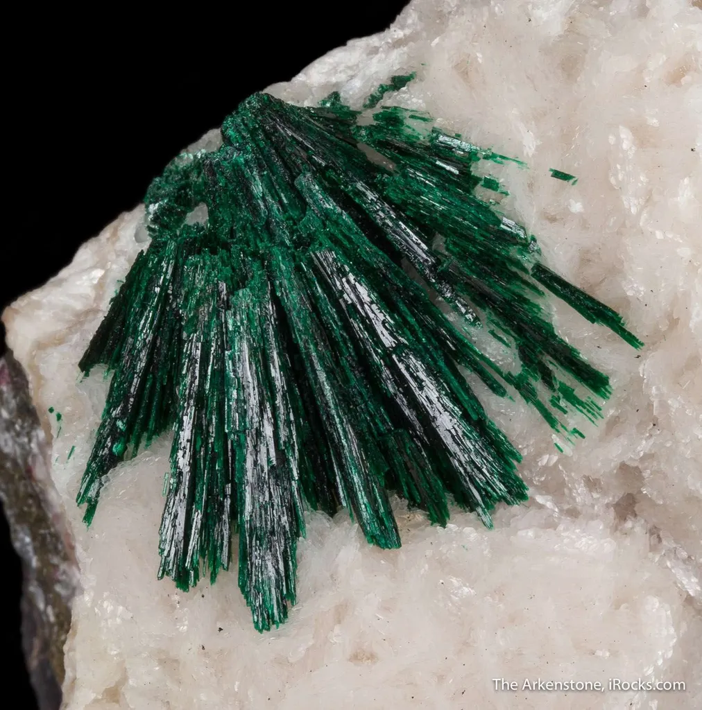 Malachite (primary) on Calcite image