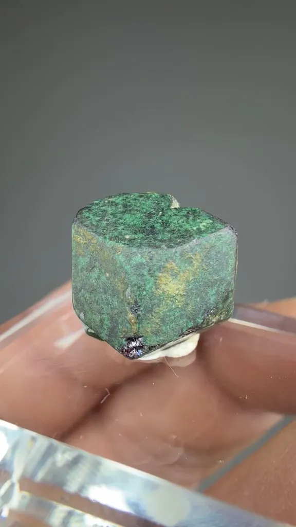 Malachite replacing Cuprite - image 2