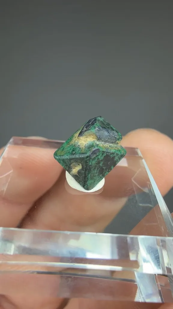 Malachite replacing Cuprite image