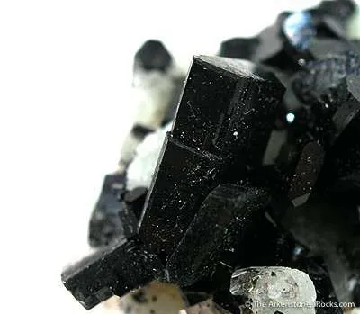 Manganbabingtonite With Prehnite and Quartz - image 2