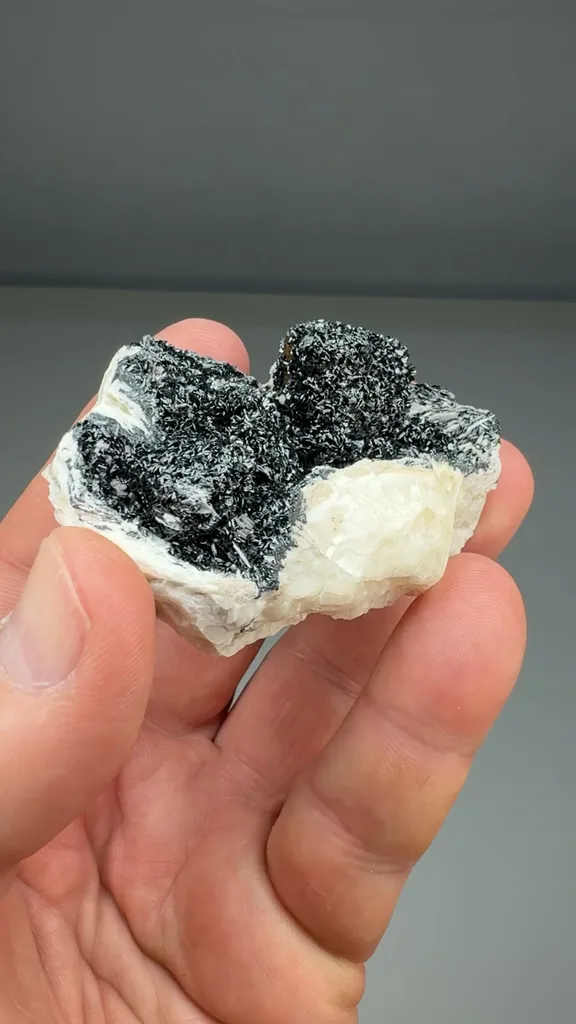 Manganite with Barite image