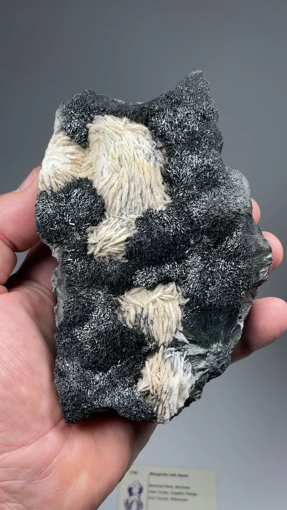 Manganite with Barite - image 2