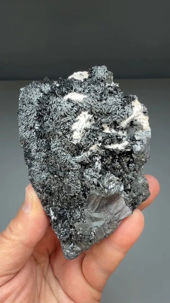 Manganite with Barite, Goethite image
