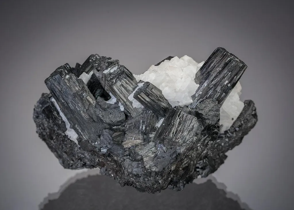 Manganite with Baryte image