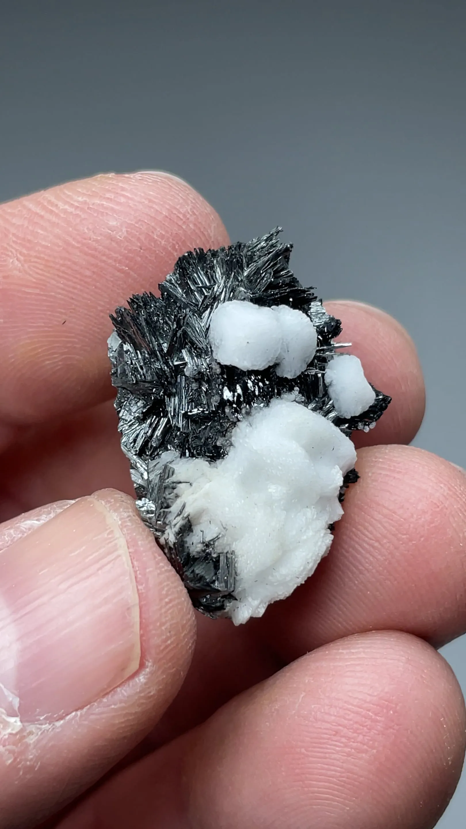 Manganite with Calcite - image 2