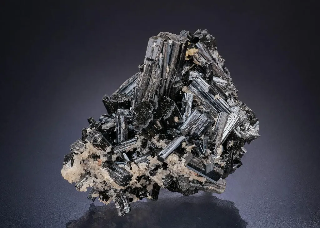 Manganite with Calcite image