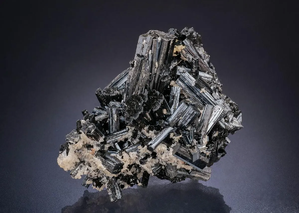 Manganite with Calcite - image 1