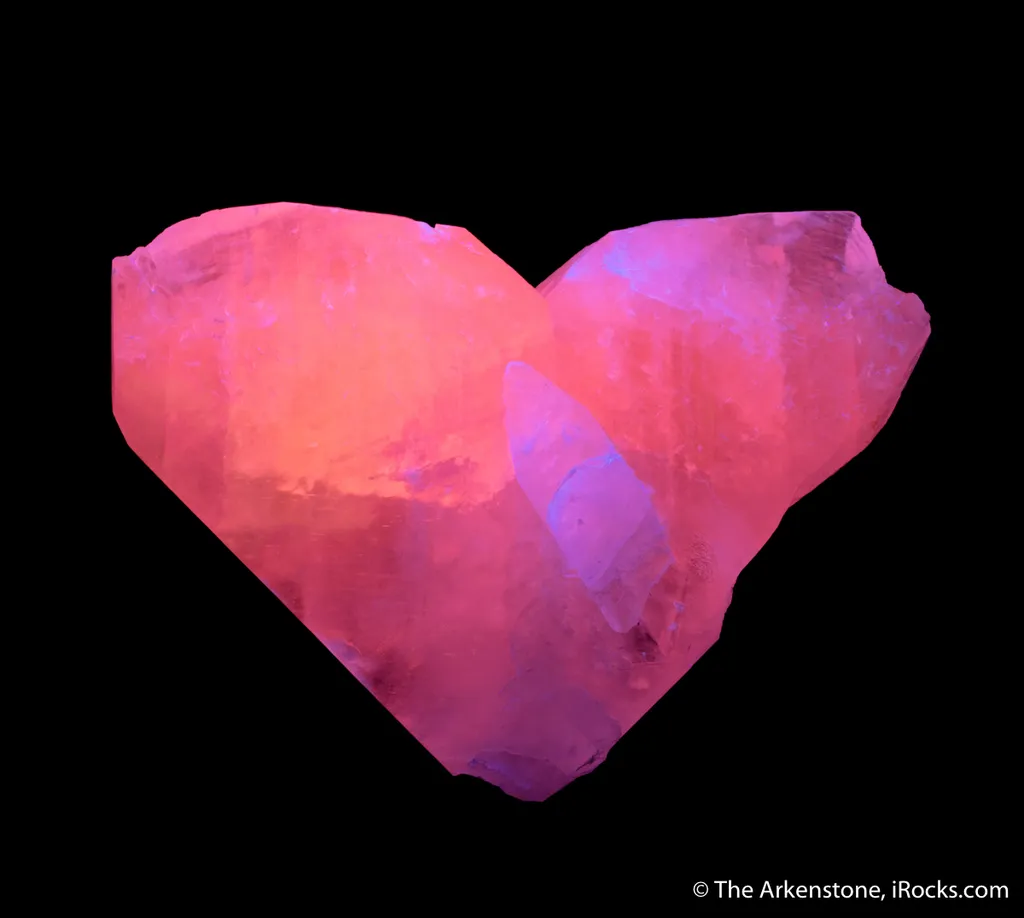 Manganoan Calcite - twinned (fluorescent) image