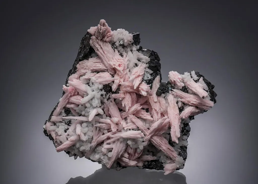 Manganocalcite with Bournonite Sphalerite and Quartz image