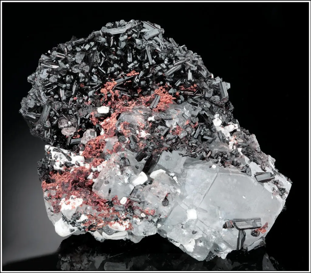 Manganvesuvianite, Calcite, Andradite image