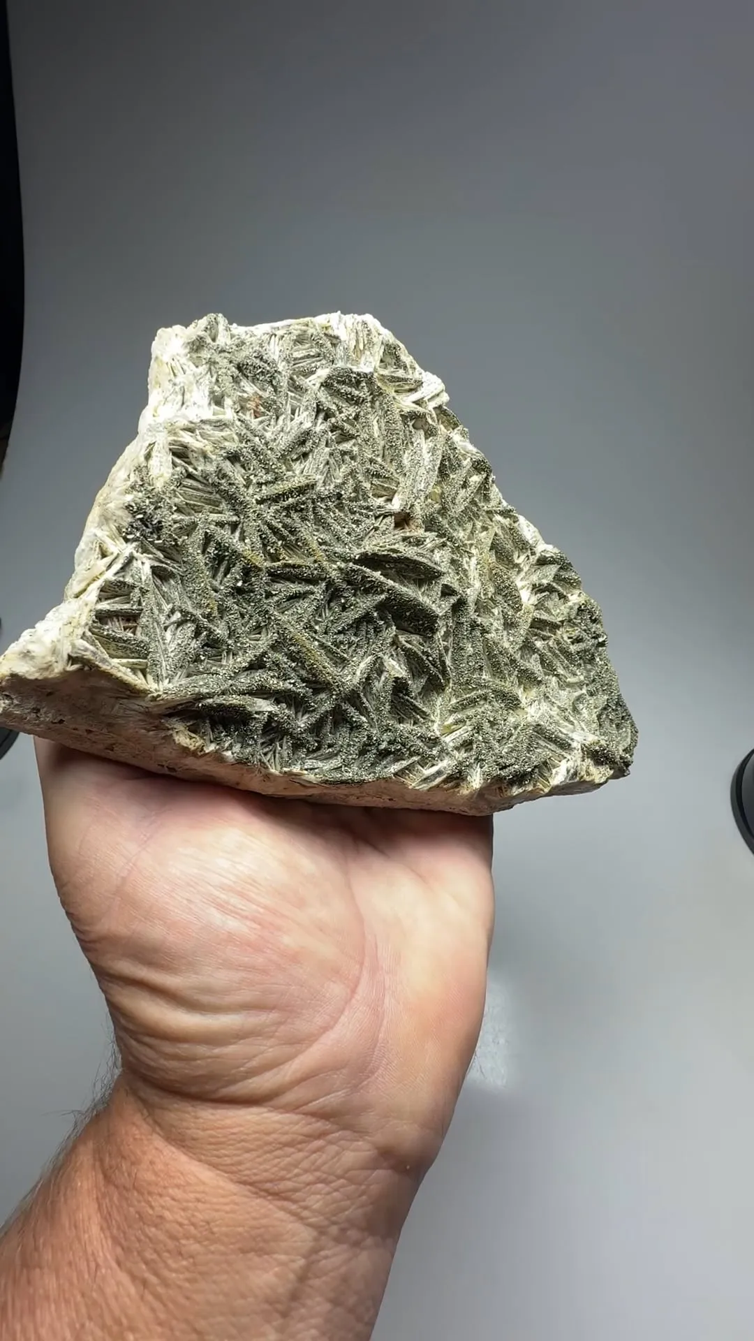 Marcasite on Barite - image 2