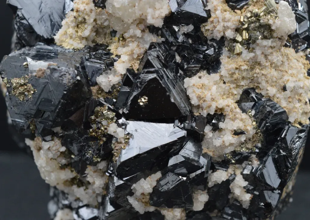Marmatite pyrite quartz - 300 grams - Santa Eulalia, Mun. from Aquiles Serdan, Chihuahua, Mexico - image 5