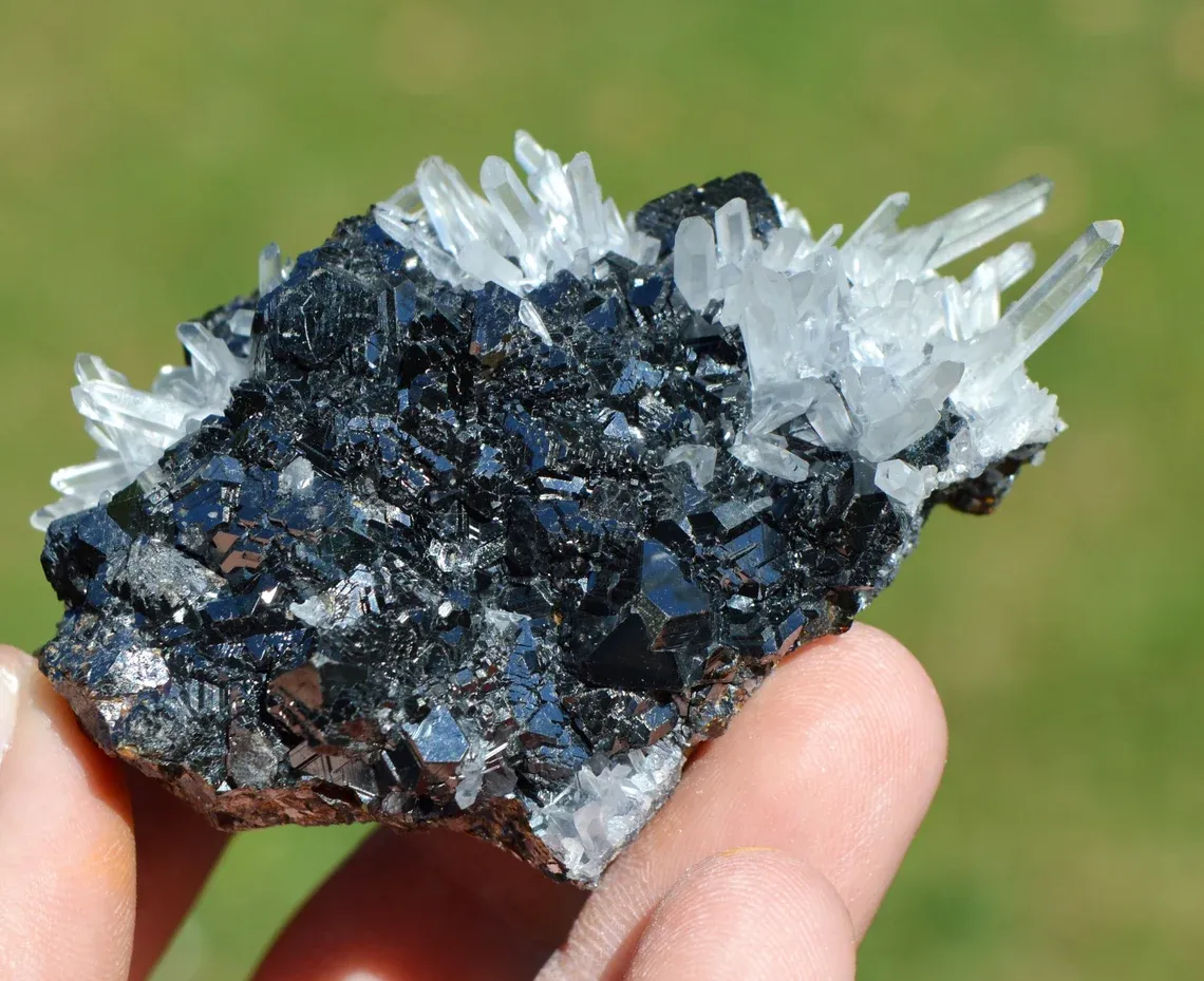 Marmatite & Quartz 204 grams - Huanzala Mine, Huanzala, Huallanca District, Ancash, Peru - image 4