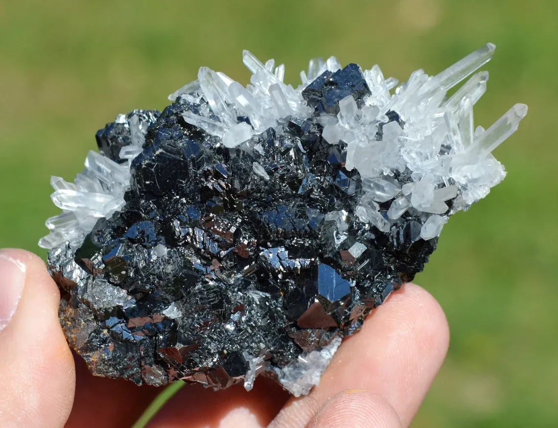 Marmatite & Quartz 204 grams - Huanzala Mine, Huanzala, Huallanca District, Ancash, Peru - image 1