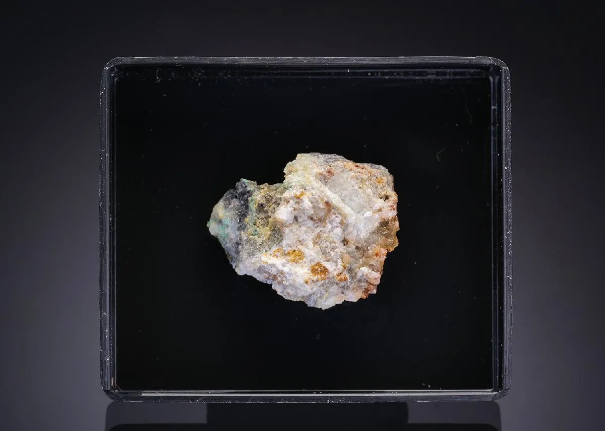 MATTHEDDLEITE with Cerussite Caledonite and Baryte - image 1
