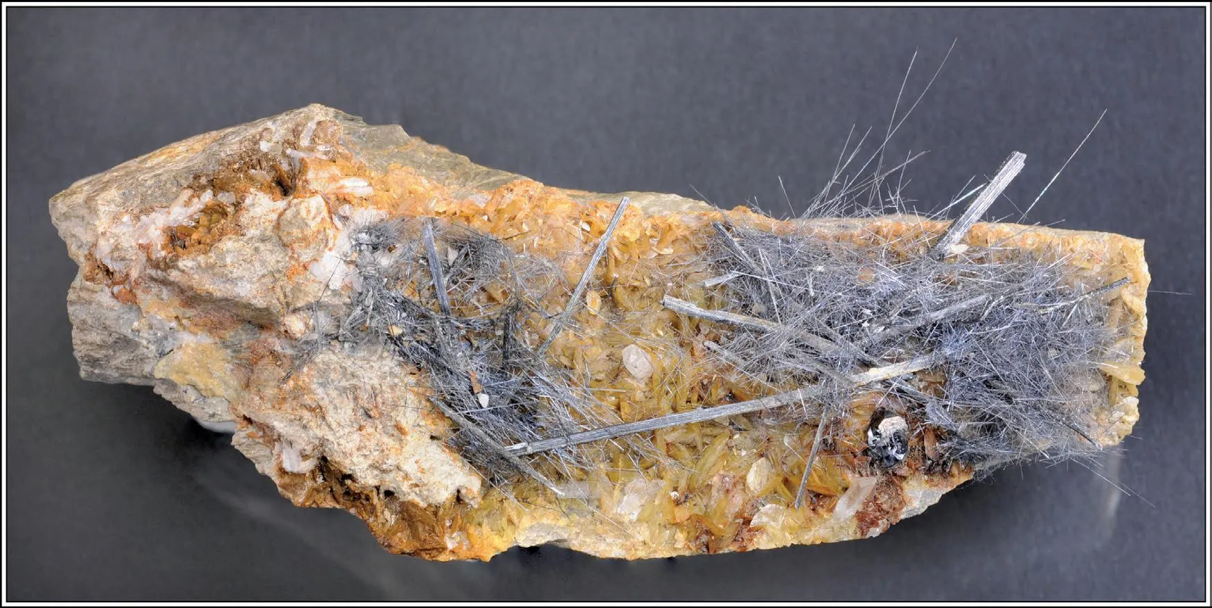 Meneghinite, Boulangerite, Sphalerite, Siderite, Quartz - image 1