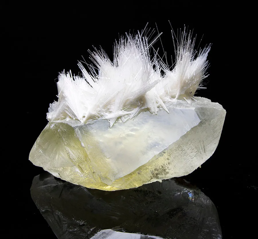 Mesolite on Calcite image