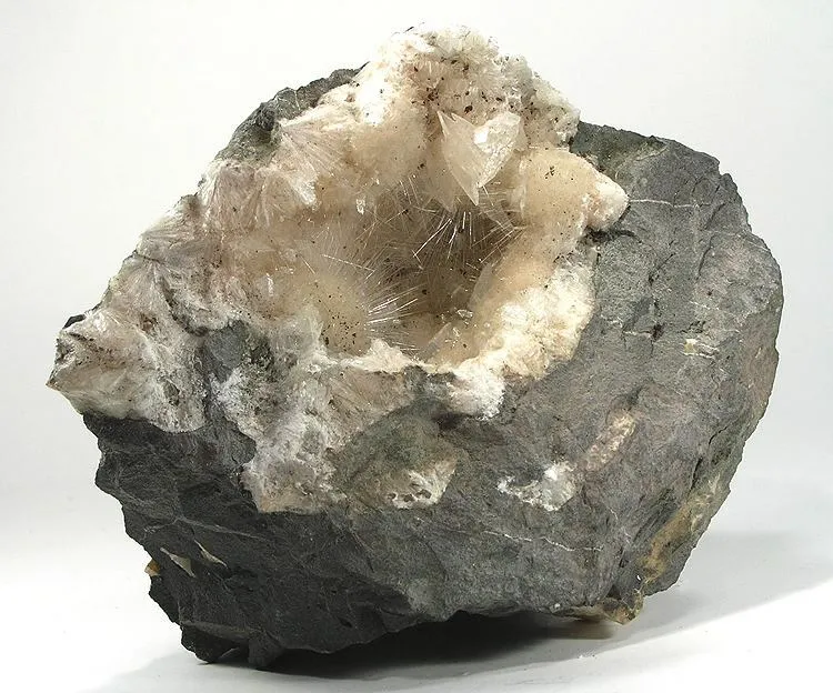 Mesolite, Thomsonite - image 1