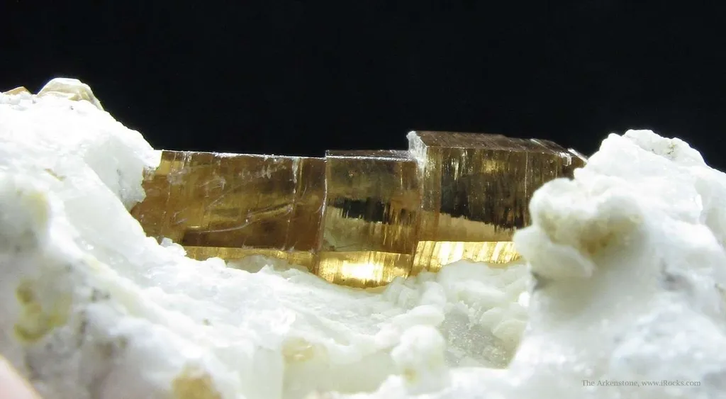 Mica Var. Phlogopite - image 3