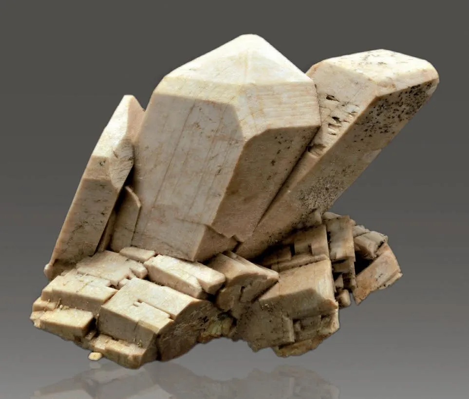 Microcline (Baveno twins) - image 1