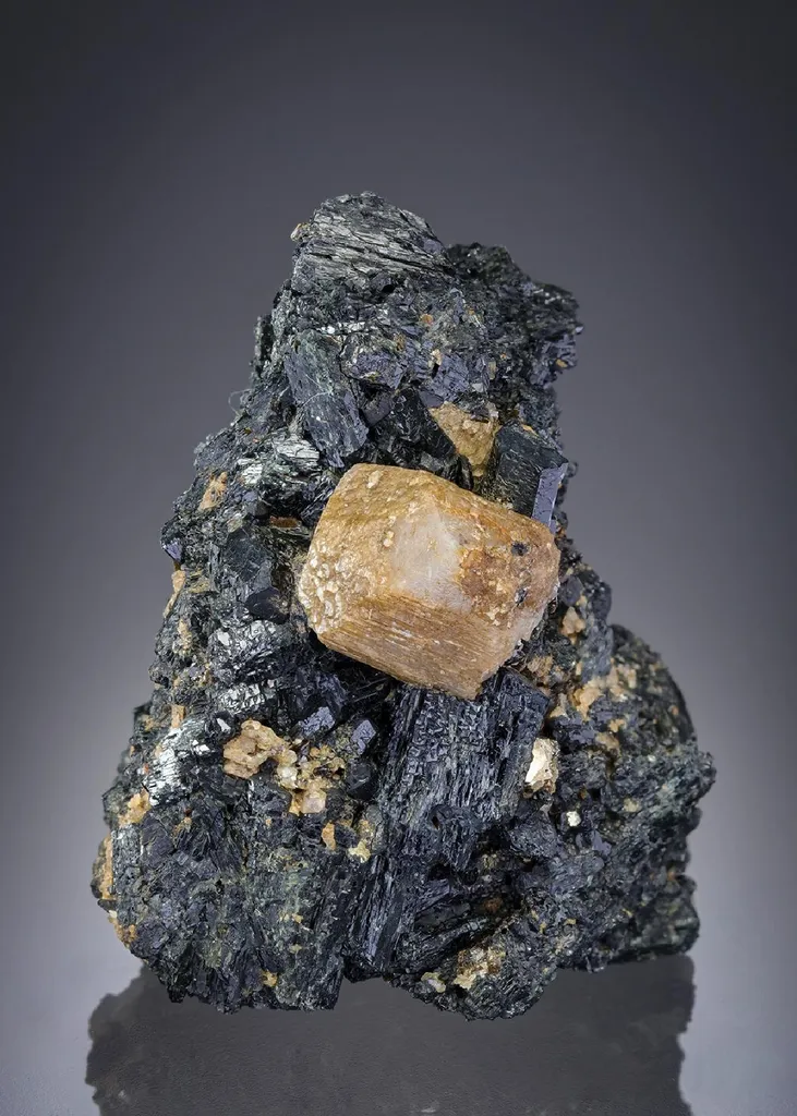 Microcline on FLUORO-Richterite image