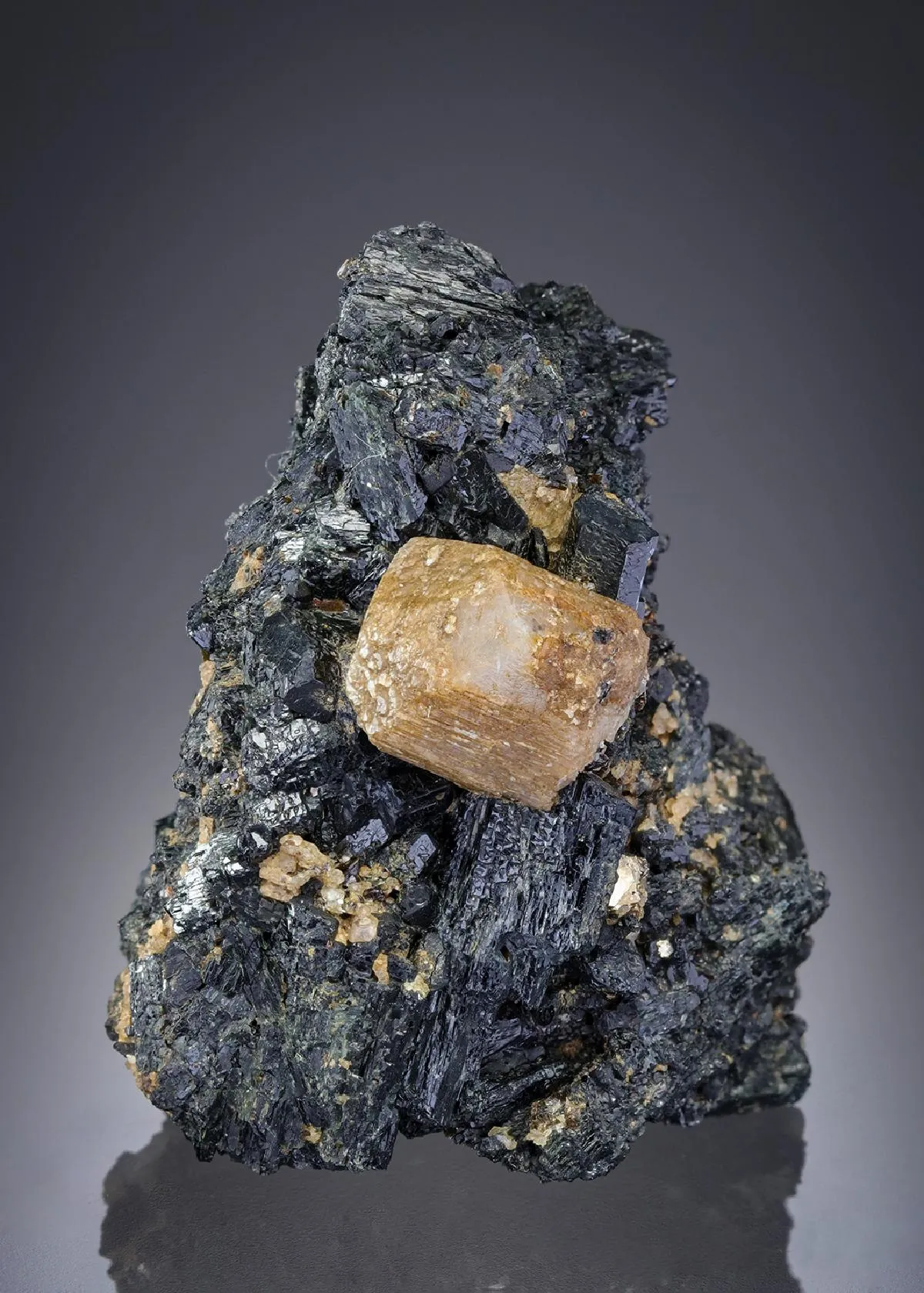 Microcline on FLUORO-Richterite - image 1