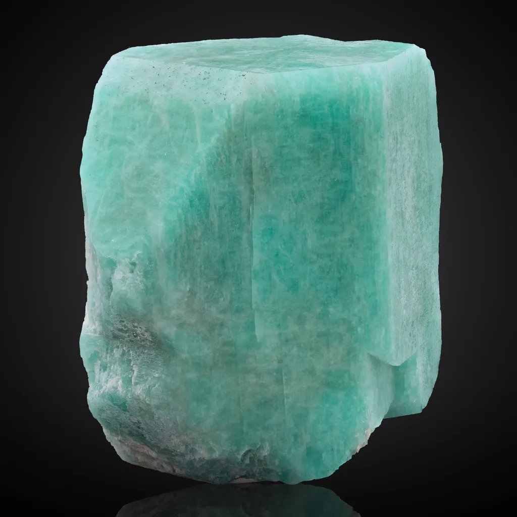 Microcline v. Amazonite image