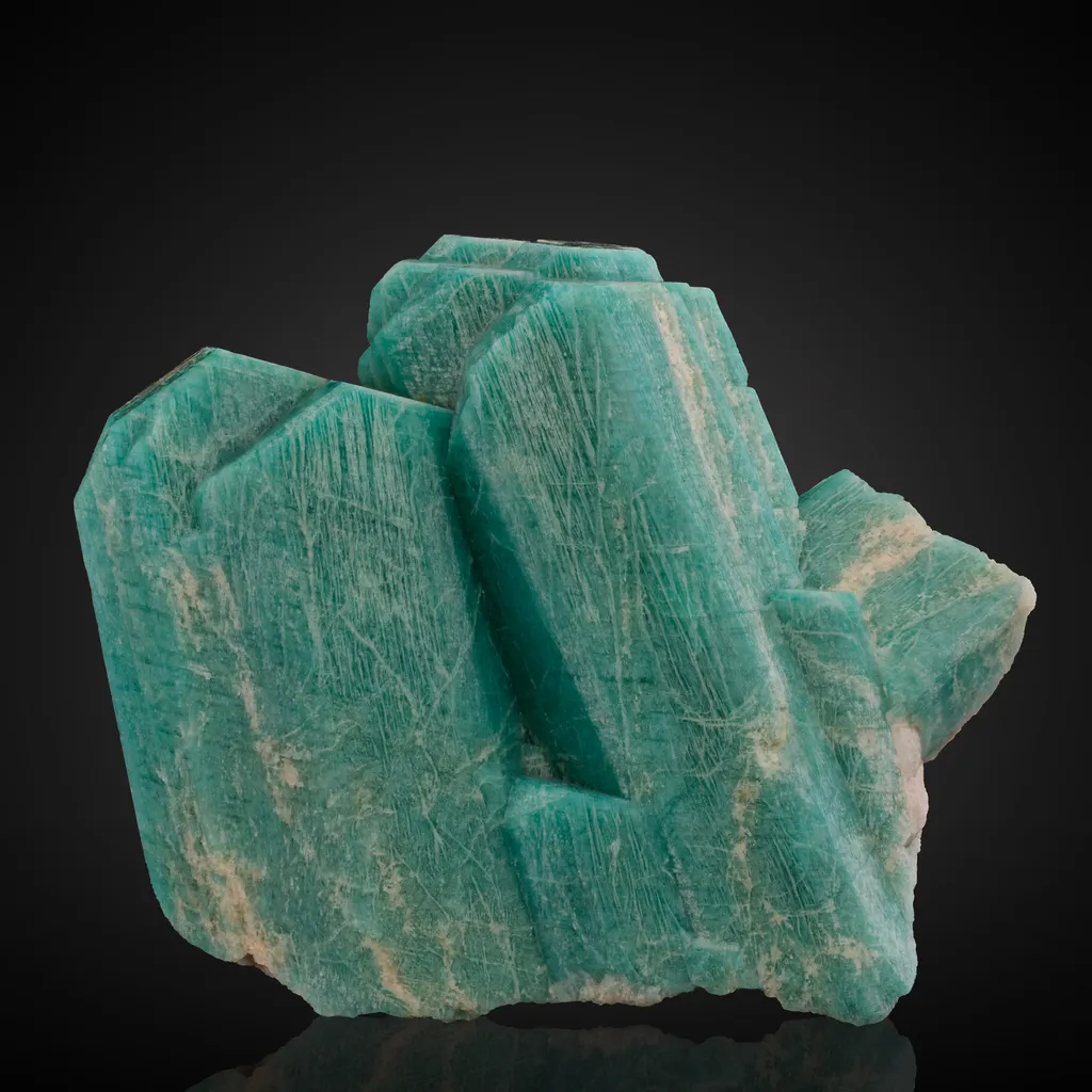 Microcline v. Amazonite image