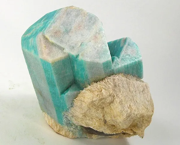 Microcline (Var: Amazonite), Albite (Var: Cleavelandite) image