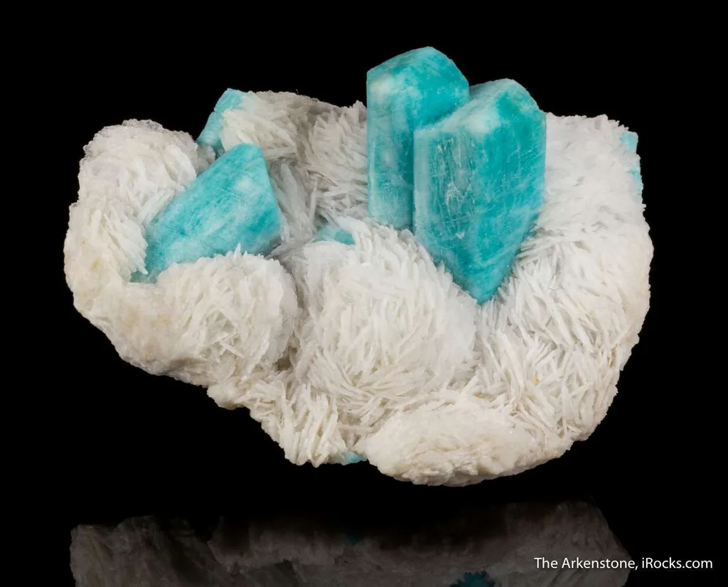 Microcline var. Amazonite with Albite var. Cleavelandite image