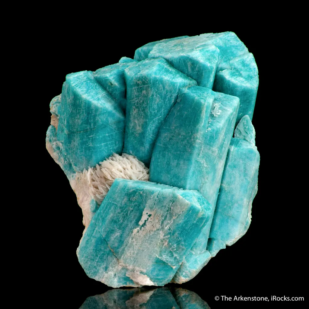Microcline var. Amazonite with Albite var. Cleavelandite image