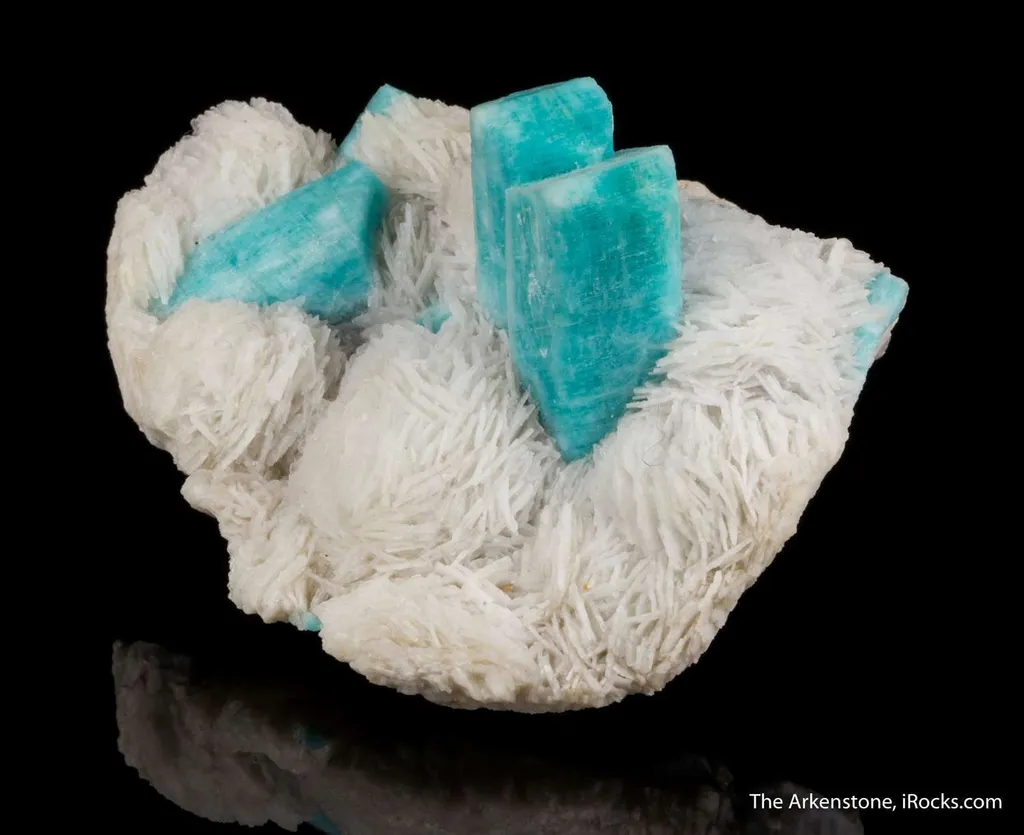 Microcline var. Amazonite with Albite var. Cleavelandite - image 2