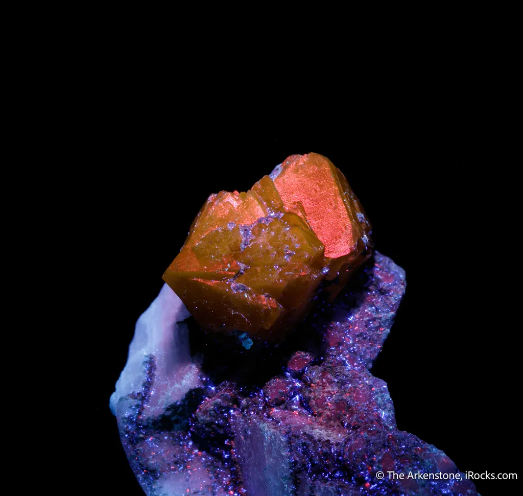 Microlite species on Albite image