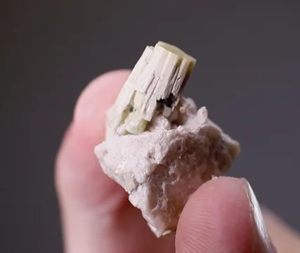 Milarite from Jaguaraçu pegmatite, Jaguaraçu, Minas Gerais, Brazil