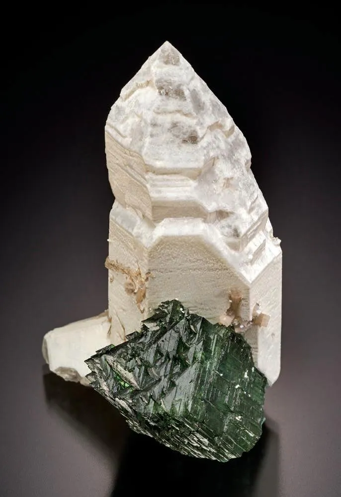 Milky Quartz, Elbaite image
