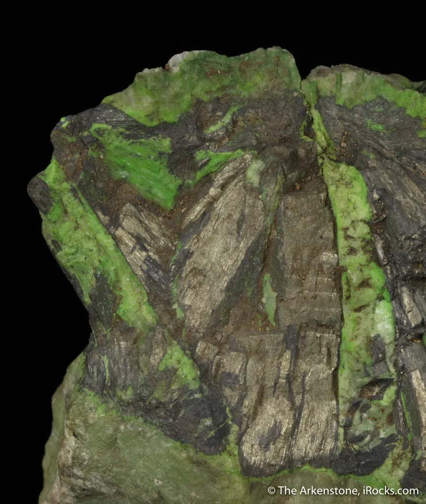 Millerite, Gaspeite, Annabergite image