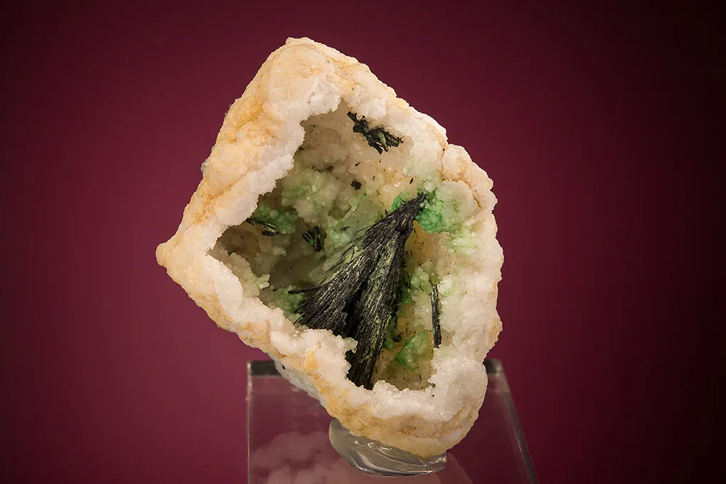 Millerite on Quartz image