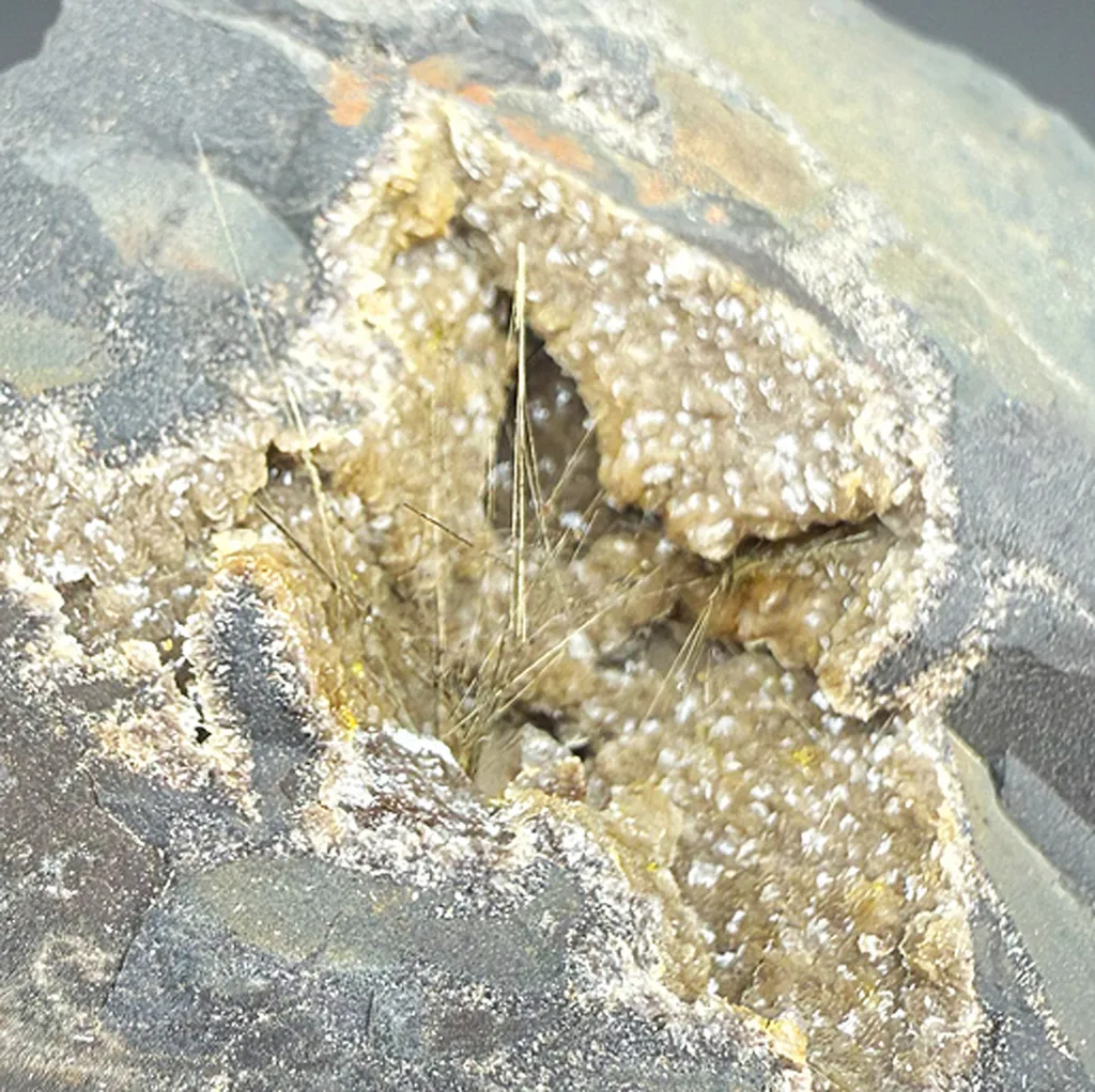 Millerite on Siderite image
